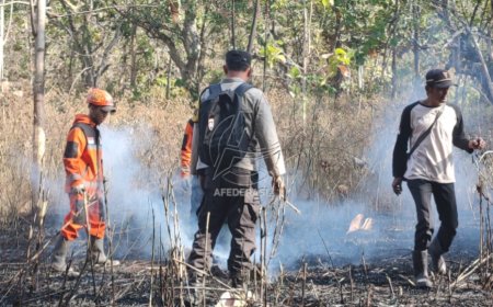 Kawasan Lereng Gunung Klotok Kediri Terbakar