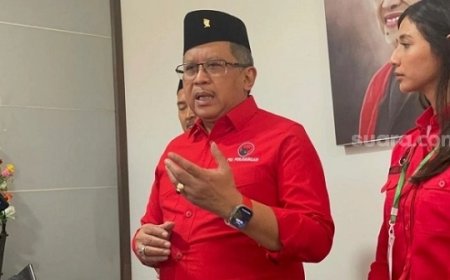 Hasto Sebut PDIP Partai Kiri, Tapi Bukan Sosialis-Komunis