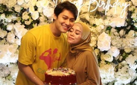 Tampil Anggun di Acara Tujuh Bulanan Aurel Hermansyah, Lesti Kejora Tenteng Tas Branded Seharga Rumah di Kabupaten!