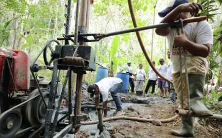 Cerita Nelayan Bantu Warga Dapatkan Air Bersih di Dusun Ciawitali Pangandaran