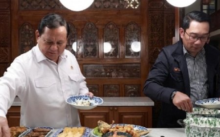 Dibawain Oleh-oleh Khas Bandung, Prabowo-Ridwan Kamil Makan Cilok di Kertanegara, Sinyal Apa?