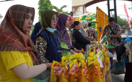 Dalam Sekejap 8 Ton Beras Ludes Diserbu Masyarakat Badas