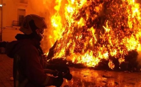 Pabrik Sandal di Penjaringan Terbakar, Damkar Kerahkan 100 Personel ke Lokasi