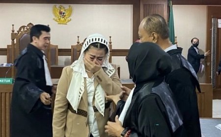 Nangis-Nangis, Wanita Emas Sebut Erick Thohir yang Jebloskan Dirinya ke Penjara Lewat Anak