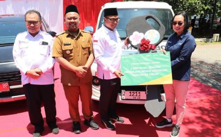 Bupati Gresik Beri Penghargaan 15 Pendonor Darah Sukarela