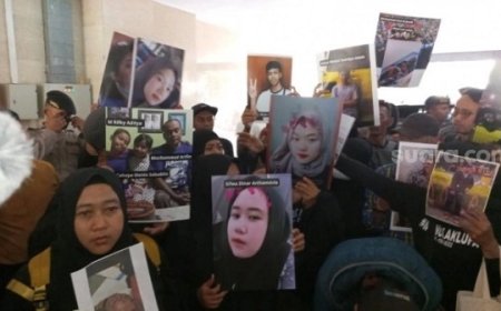 Keluarga Korban Tragedi Kanjuruhan Serukan Keadilan di Bareskrim Polri