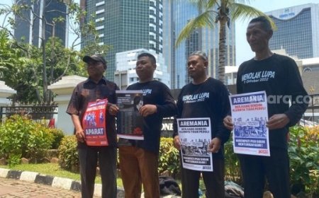 Aksi 'September Hitam': Koalisi Masyarakat Sipil Peringati Rentetan Kekerasan di Depan Kemenko Polhukam