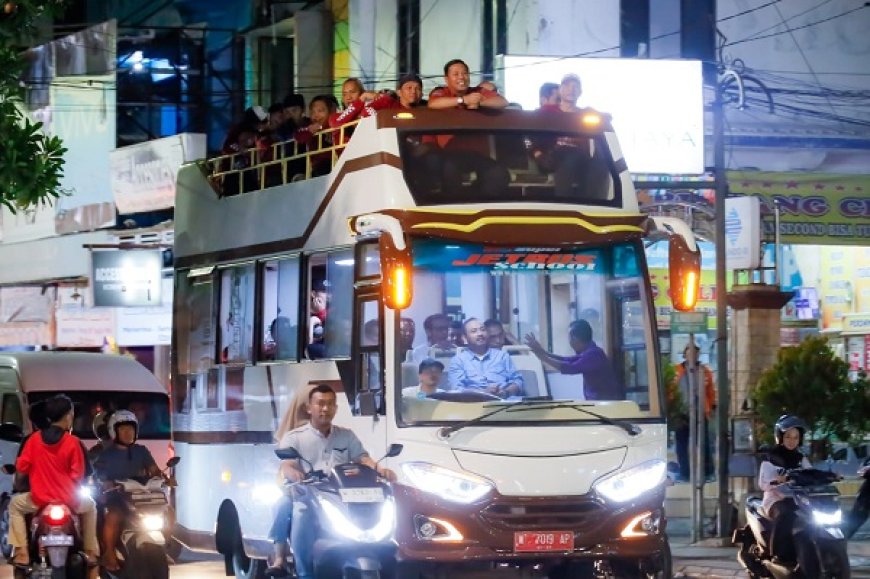 Gus Yani Ajak Bupati Ngawi Keliling Destinasi Wisata Bandar Grisse Naik Bus Terbuka