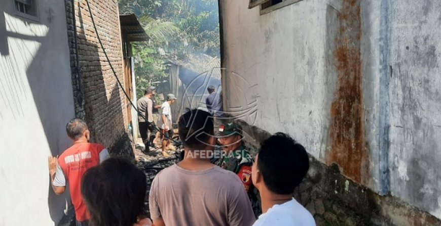 Tiga Rumah di Kecamatan Watulimo Terbakar