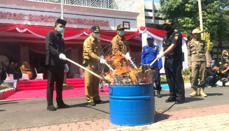 Tindak Tegas Peredaran Rokok Ilegal, Pemkab Tulungagung Musnahkan Jutaan Batang Rokok