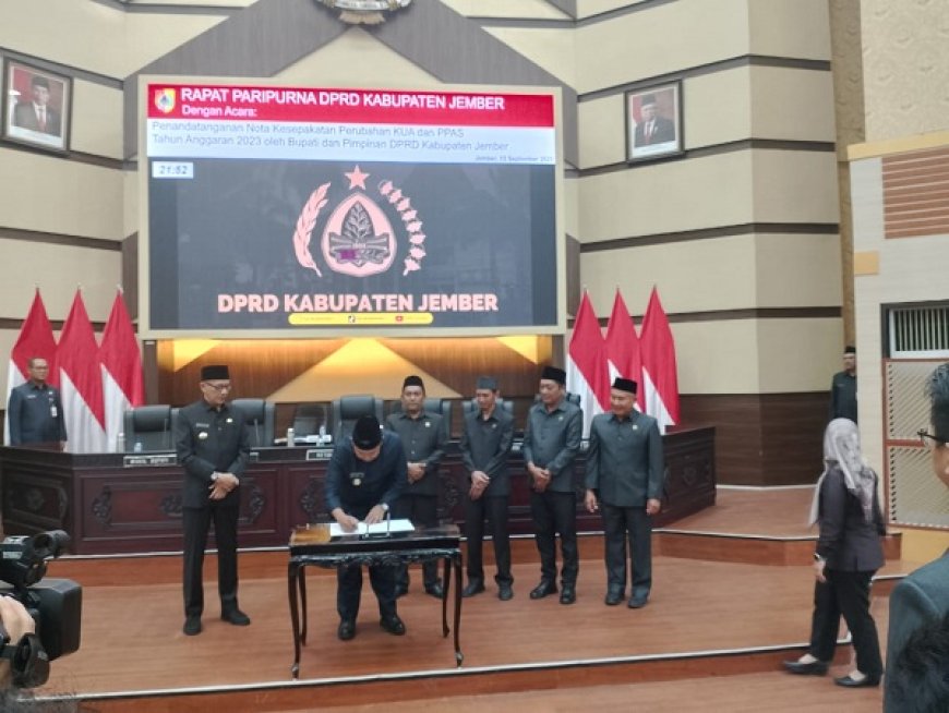 Pemkab dan DPRD Jember Tandatangani KUA dan PPAS PAK APBD 2023