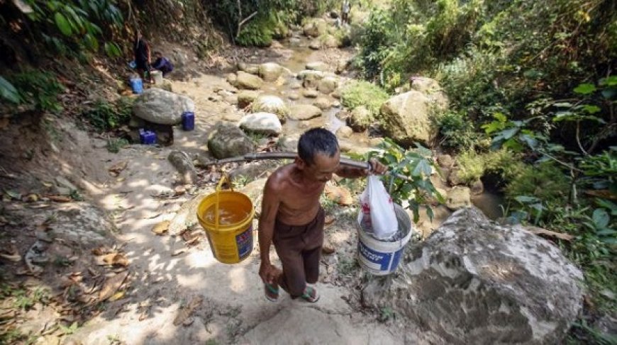 Dilanda Kekeringan, Warga Karawang Beli Air Bersih dengan Harga yang Mahal