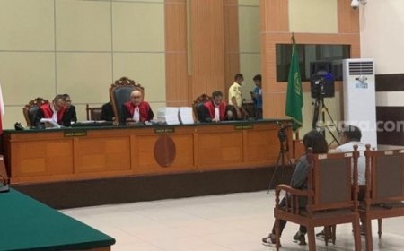 Keterkaitan Kasus Korupsi Akil Mochtar dalam Sidang Haris Azhar dan Fatia Maulidiyanti