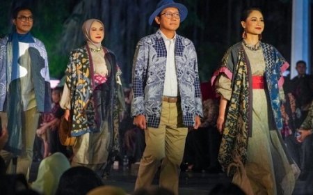 Perayaan Meriah Hari Batik Nasional: Istana Berbatik di Kawasan Istana Merdeka