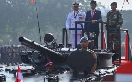 Perayaan Megah HUT Ke-78 TNI: Presiden Jokowi Berkeliling dengan Tank BMP-3F dan Keunggulan Alutsista TNI