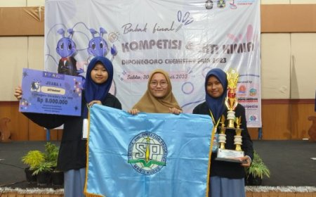Tim Riset MAN 1 Kudus Juara 1 dalam Diponegoro Chemistry Fair 2023: SILAFIX, Inovasi Plaster Luka Berbasis Daun Sirih Merah dan Morinda citrifolia