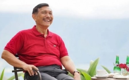 Menteri Luhut Binsar Pandjaitan Jalani Perawatan Kesehatan di Singapura: Fokus pada Pemulihan dan Evaluasi Kesehatan