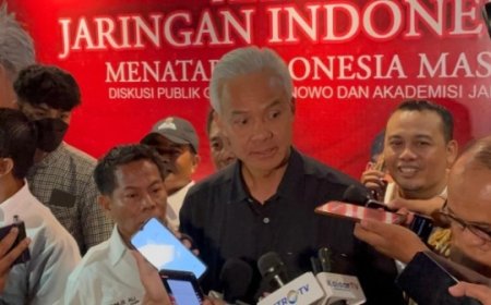 Ganjar Pranowo Membantah Pemberian Seragam Kepala Desa seperti Bupati dan Gubernur