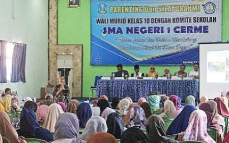 Komite SMA Negeri 1 Cerme Gresik Gelar Silaturahmi dan Parenting