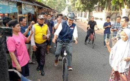 Anies Baswedan Jalani Cek Kesehatan Pilpres 2024 dengan Berkendara Sepeda