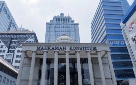 Empat Hakim MK Mengungkap Perbedaan Pendapat terkait Usia Capres-Cawapres: Profil dan Pandangan Mereka