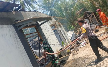Api Dalam Tungku Terhempas Angin, Rumah Warga Desa Ngulankulon Terbakar