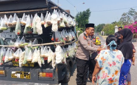 Mobil Patroli Polisi di Kediri Disulap Jadi Gerobak Sayur Gratis