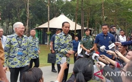 Jokowi Santai Hadapi Laporan Kolusi dan Nepotisme, Keluarga dan Ketua MK Terseret