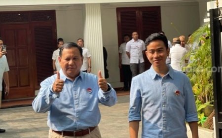 Gibran Rakabuming Raka Sambangi Prabowo Subianto Sebelum Pendaftaran Resmi di KPU RI