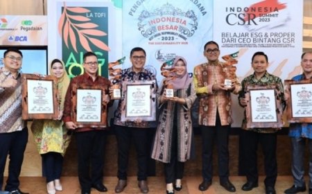 Nicke Widyawati Direktur Utama PT Pertamina Raih Penghargaan Bintang CSR di Indonesia Best Social Responsibility Awards 2023