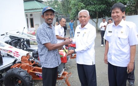 Pemkab Asahan Serahkan Bantuan Alsintan