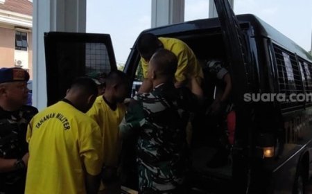 Praka Riswandi dan Rekan-Rekan Hadiri Sidang Perdana Kasus Pembunuhan Imam Masykur di Pengadilan Negeri Militer Jakarta