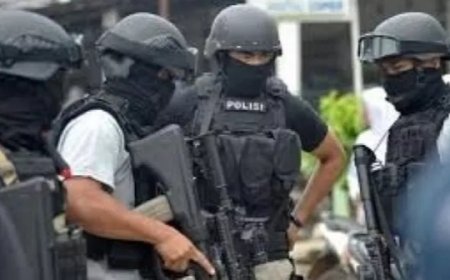 Densus 88 Sita Senjata dan Bahan Peledak dalam Penggerebekan Terduga Teroris di Sulawesi Tengah