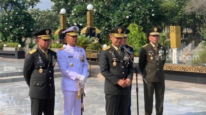 Petinggi TNI Ziarah ke Makam Pahlawan Sebelum Peringatan HUT Ke-78 TNI