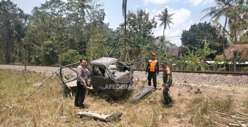 KA Singasari Tertabrak Mobil di Perlintasan Tanpa Pengawasan
