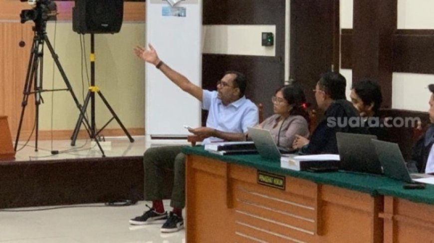 Haris Azhar dan Fatia Maulidiyanty Ungkap Kontroversi Buku 'Gurita Cikeas' dalam Sidang Pencemaran Nama Baik Luhut Binsar Pandjaitan