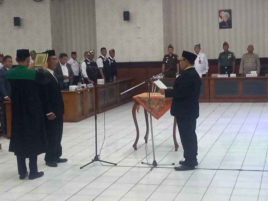 Rapat Paripurna DPRD Situbondo, Heri Noviadi Resmi Gantikan Siti Maria Ulfah