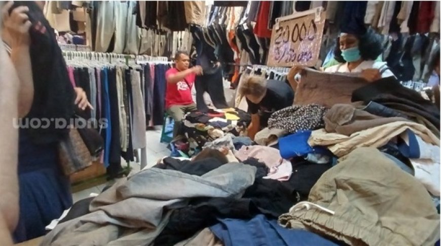 Antusiasme Tak Padam: Thrifting Tetap Jadi Pilihan di Pasar Senen Jakarta