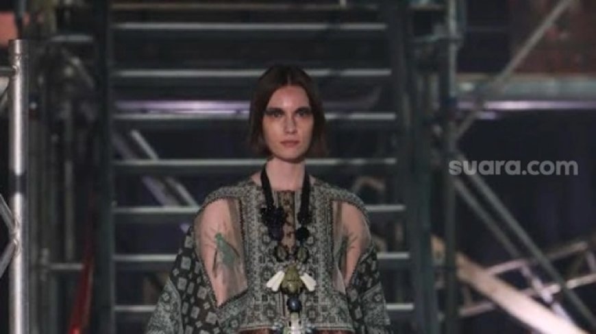 Biyan Wanaatmadja Luncurkan Koleksi Spring Summer 2024 yang Cocok untuk Cuaca Panas