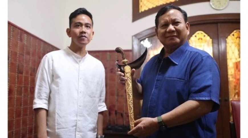 Antusiasme Menanti Kemunculan Gibran Rakabuming Raka di Kediaman Prabowo Subianto