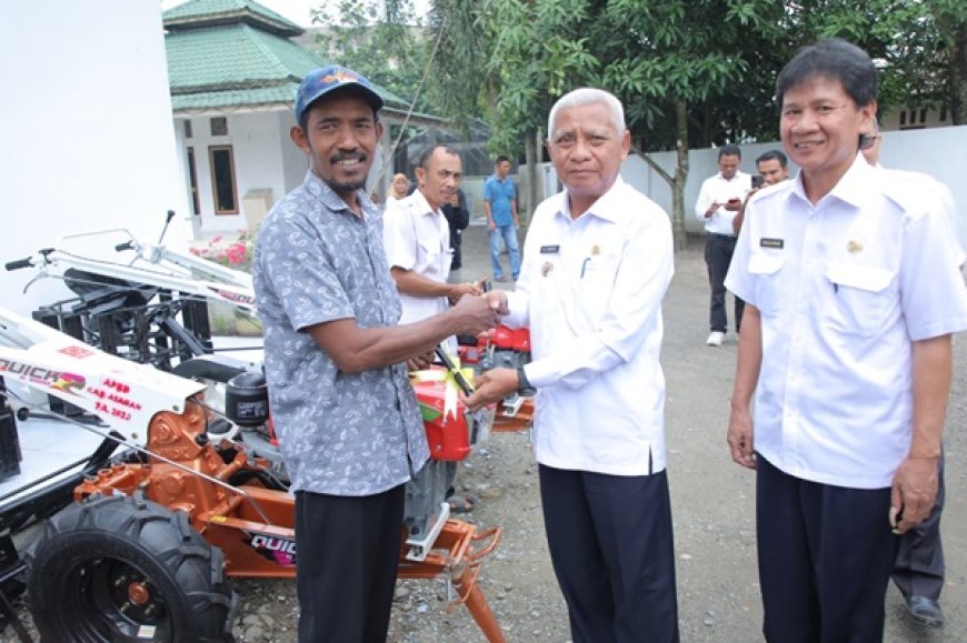 Pemkab Asahan Serahkan Bantuan Alsintan