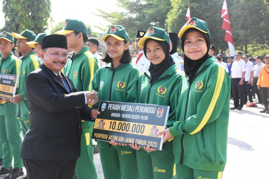 Dihari Peringatan Sumpah Pemuda, Bupati Situbondo Berikan Reward kepada Para Atlet Berprestasi
