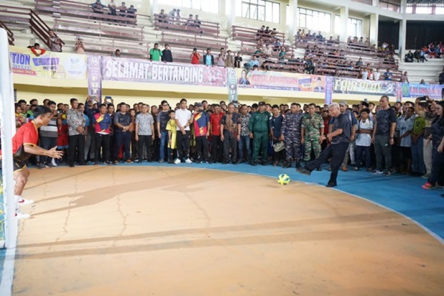 Bupati Asahan Membuka Kompetisi Futsal