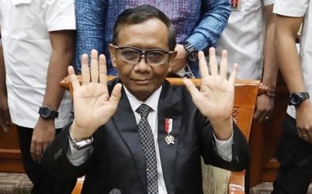 Baliho Mahfud MD Jadi Sorotan: Respons Santai dan Protes Terkait Pencopotan Atribut Politik di Bali