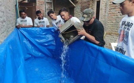 Sukarelawan Ganjar Muda Padjajaran Mengadakan Pelatihan Budi Daya Ikan Lele dan Hias Bersama Warga