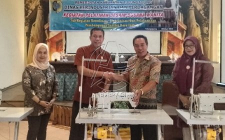 DPRD Tulungagung Salurkan Bantuan Mesin Jahit dan Pelatihan Desain Busana untuk Warga, Dorong Kemandirian Ekonomi