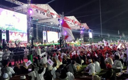 Bacawapres Mahfud MD di Gresik Disambut Puluhan Ribu Massa