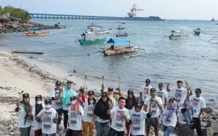 Sukarelawan Ganjar Pranowo dan KNP Lampung Ajak Desa Sebalang Tanam Mangrove untuk Cegah Abrasi