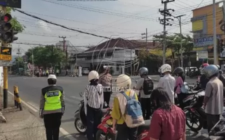 Semua Kendaraan Dihentikan, Polisi Ajak Pengemudi Mengheningkan Cipta Hari Pahlawan