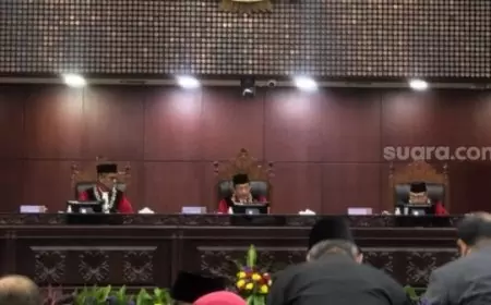 Ketua Mahkamah Konstitusi Suhartoyo Dilantik, Menangis Saat Berpidato